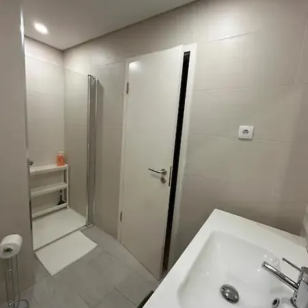 Pereira Azurara 3 3 *